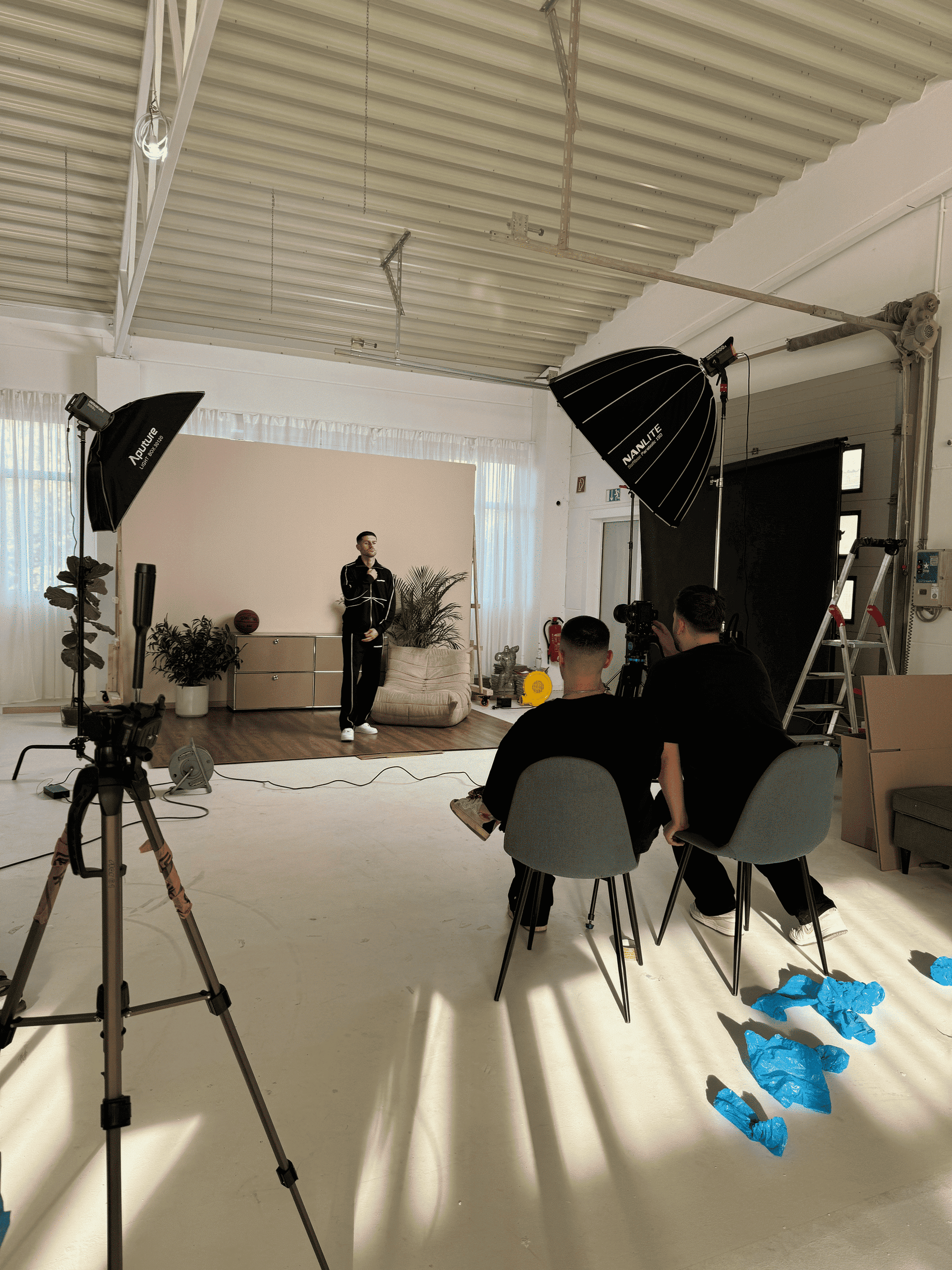 Behind the Scenes, Team-Produktion im Fotostudio